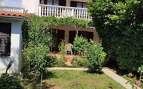 Apartments Tessa 77